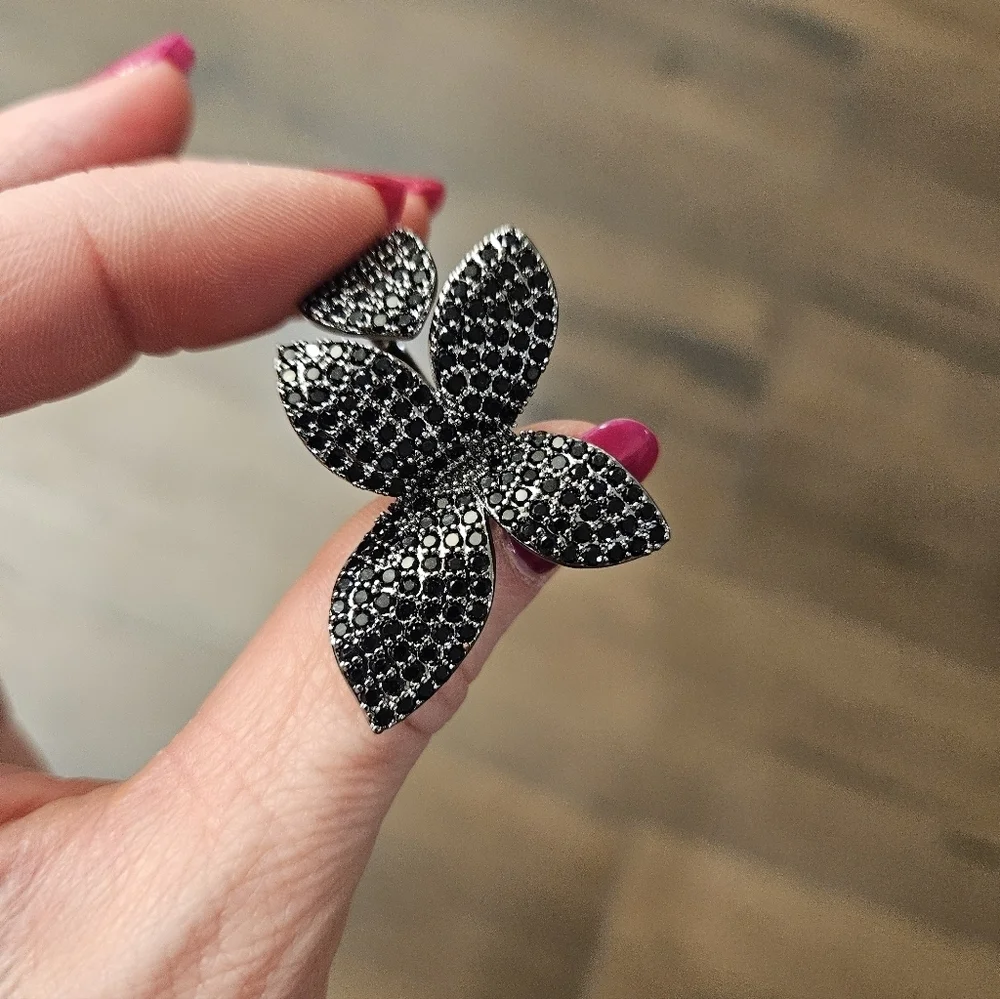 NEW Black Crystalled Floral Ring